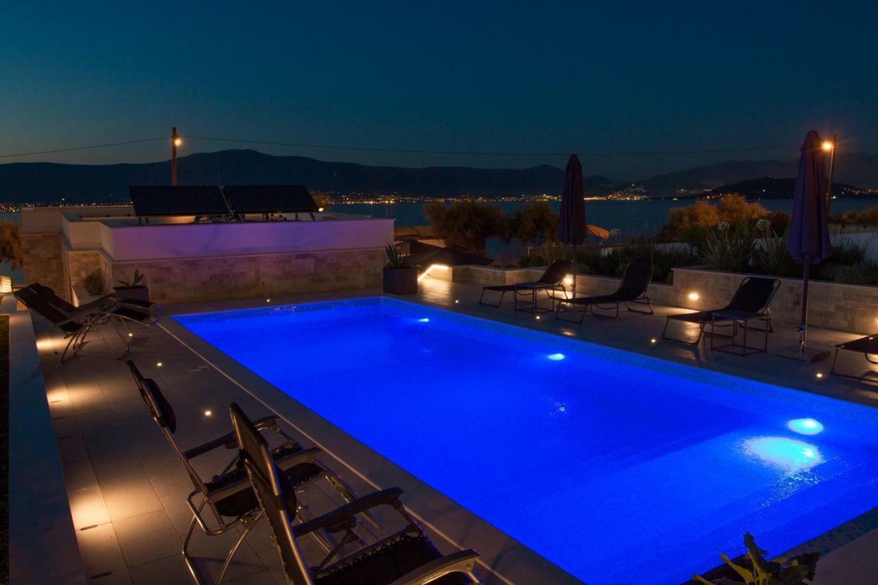 Luxury Poolside Villa Slatine Exterior foto
